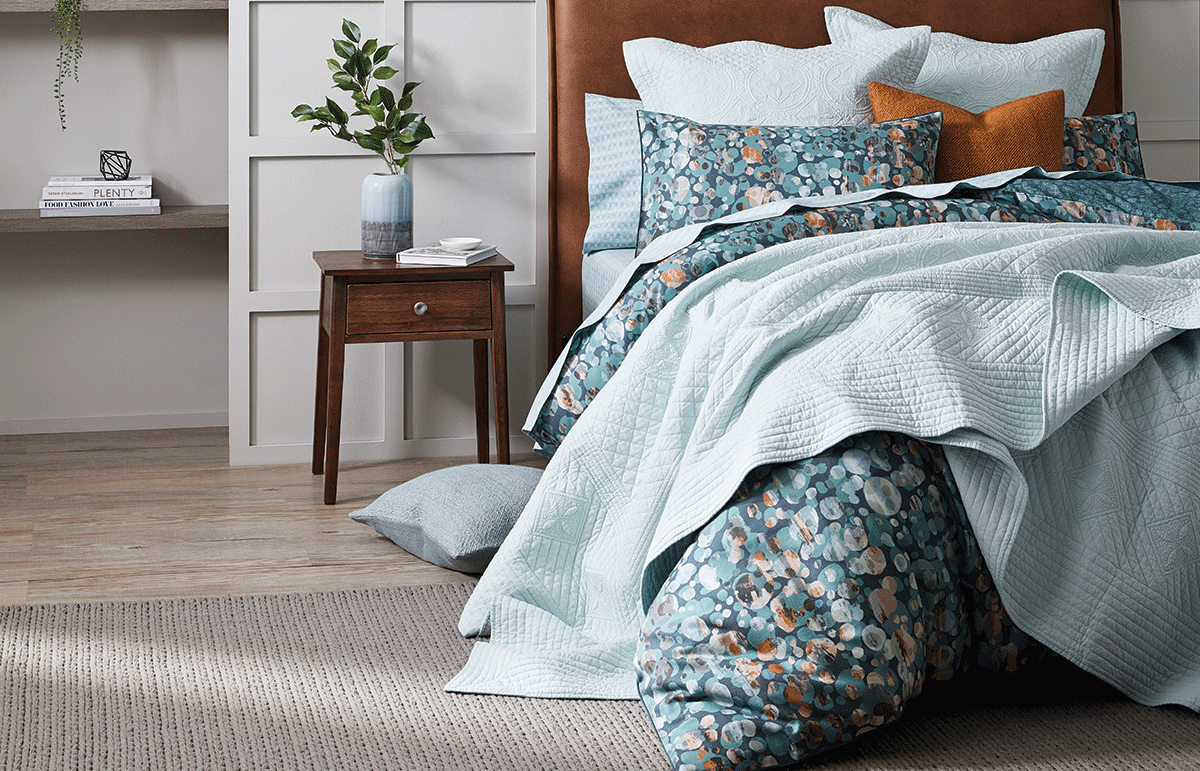 bed bath and table quilts